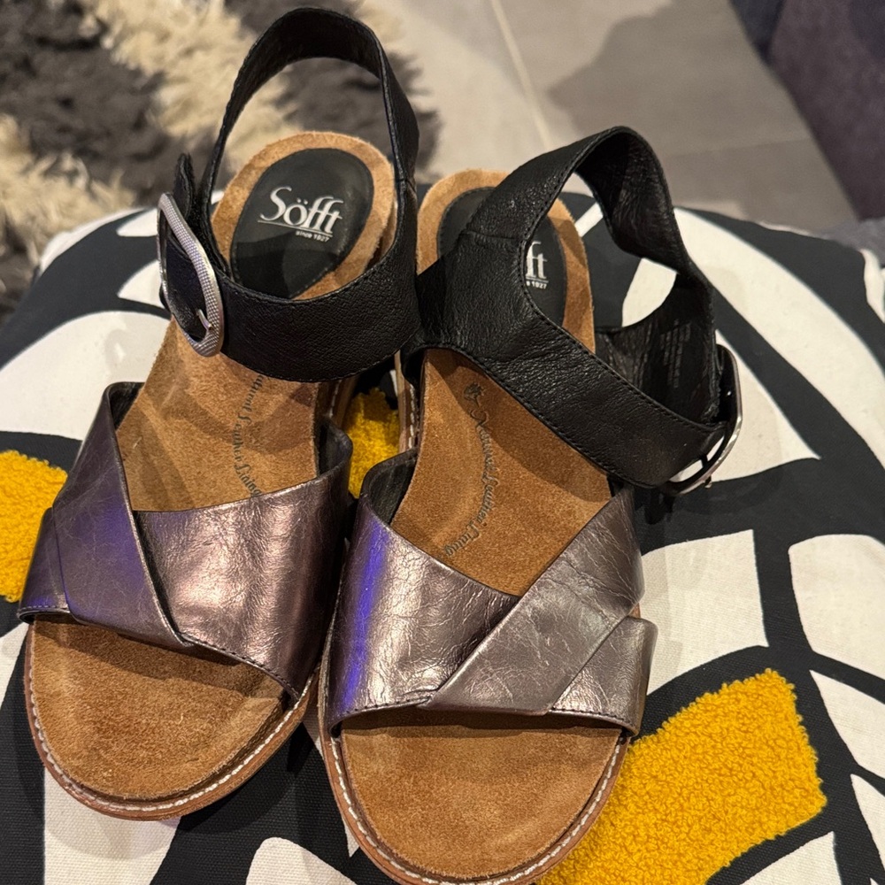 Sofft Black and Silver Sandals